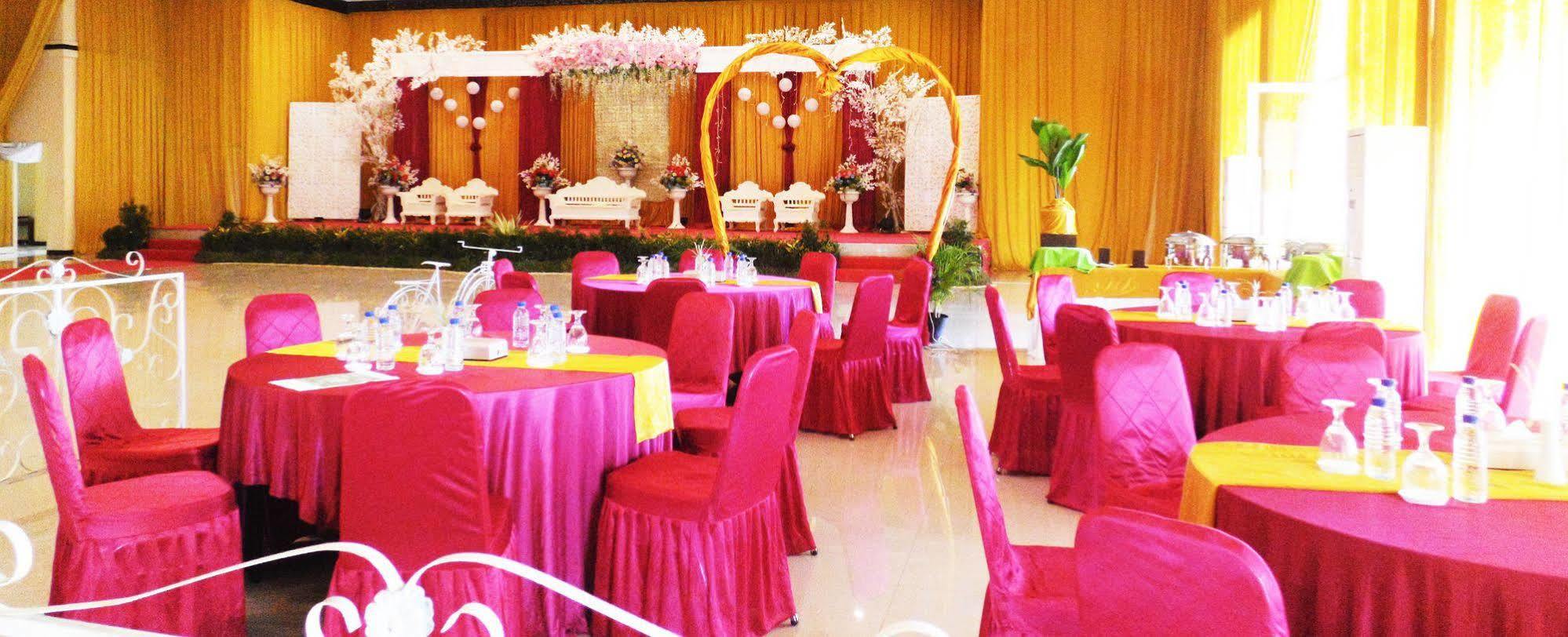 Grand Madani Hotel Mataram Eksteriør billede