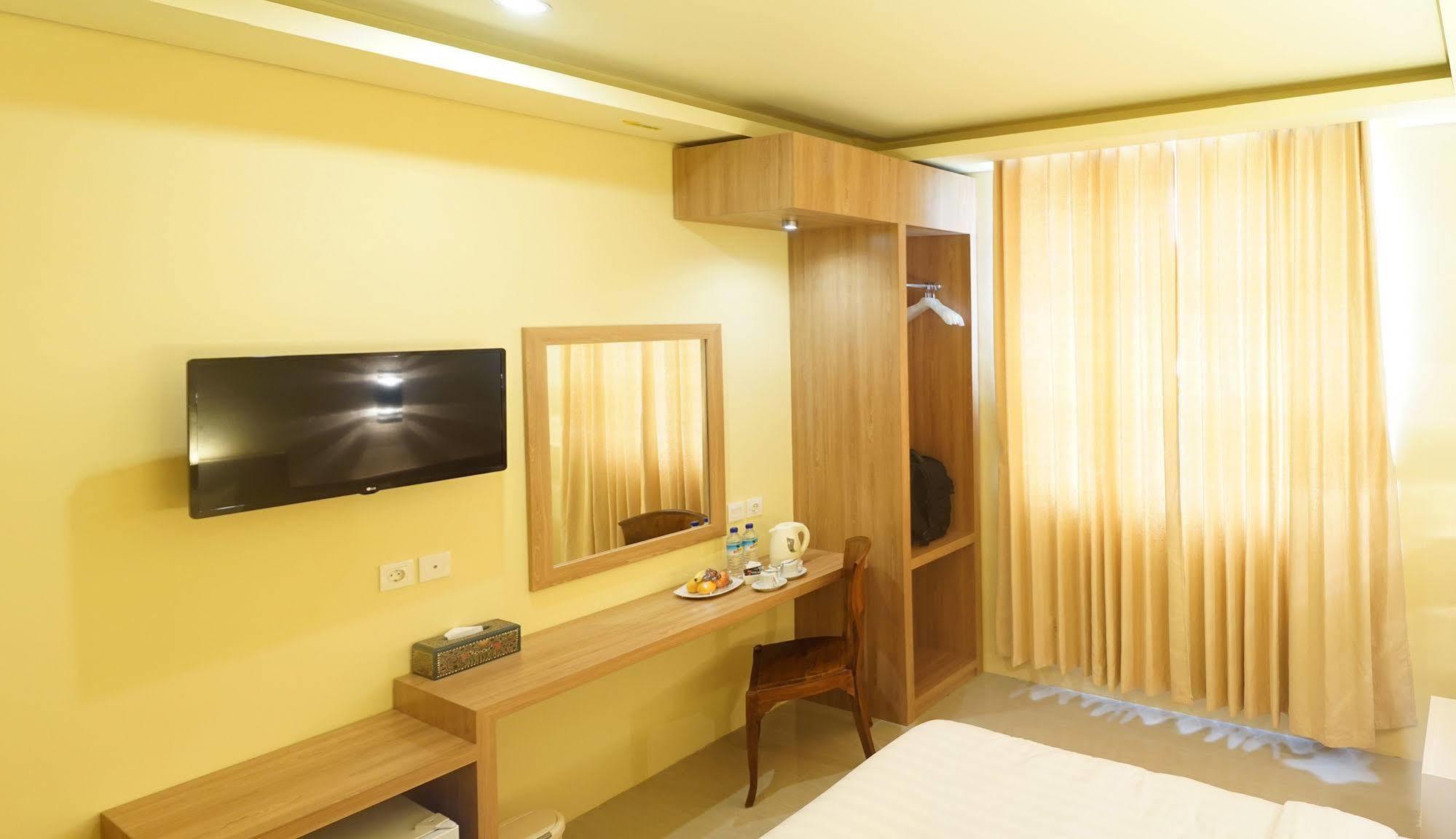 Grand Madani Hotel Mataram Eksteriør billede